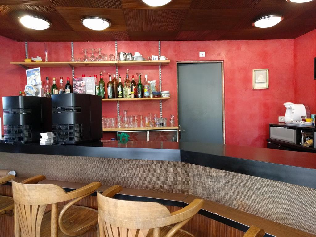 Logis La Cremaillere Hotel Montelimar Ngoại thất bức ảnh